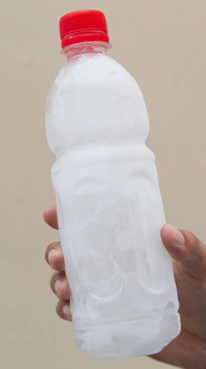 Для недолгого хранения продуктов и улова на лодке можно пользоваться обычным ящиком с термоизоляцией и пластиковыми бутылками со льдом