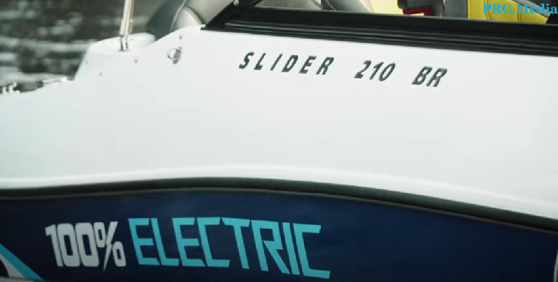 Электрокатер SLIDER может выходить на глиссирование и заряжается от любой сети