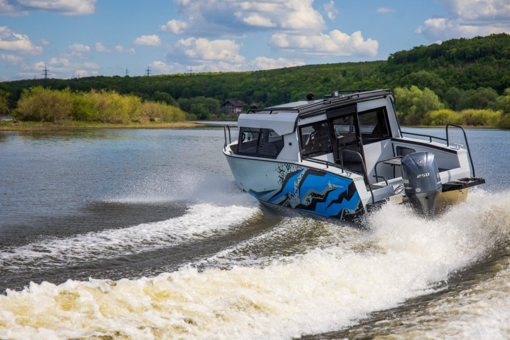Алюминиевая моторная лодка Realcraft 700 Cabin – «рабочая лошадка», прекрасно приспособленная для рыбалки